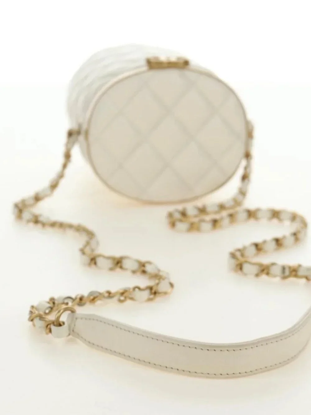 CHANEL Chain Matelasse Shoulder Bag Lamb Skin White Gold CC Auth BA13318M